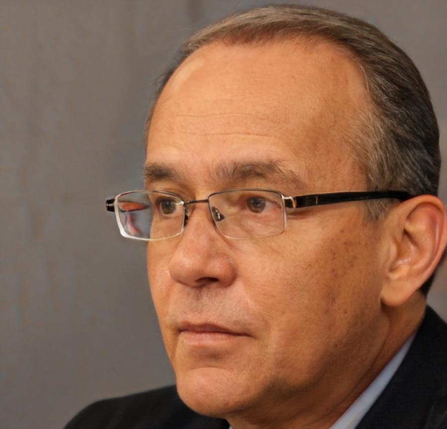 Marcus Thornfield, Senior Financial Communications Specialist